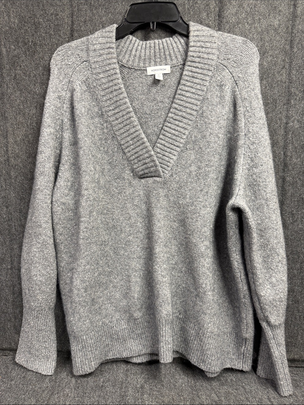 Nordstrom Light Gray V-Neck Cashmere-Blend Sweater